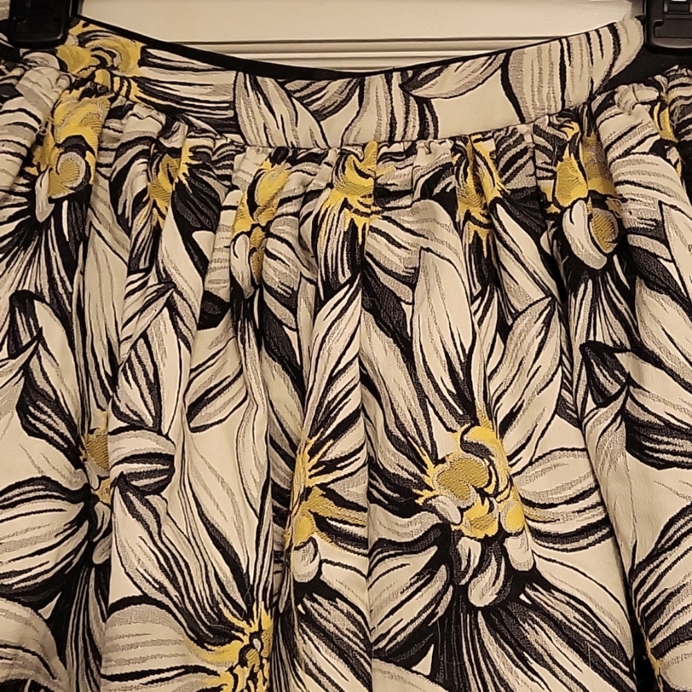 Alice + Olivia flirty skirt - Picture 3 of 11